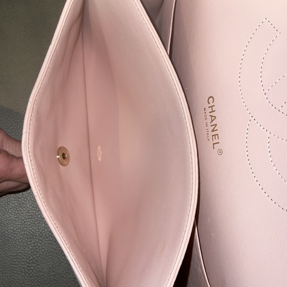 CHANEL
Lambskin Quilted Jumbo Double Flap Light Pink - Picture 16 of 16